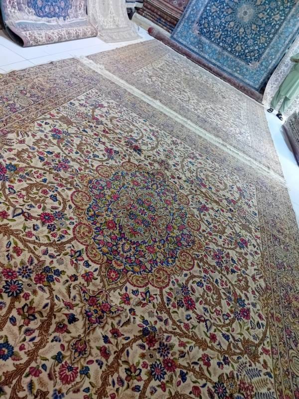 KAHRMAN Carpet: High quality handmade, antique, silk and wool Iranian carpet