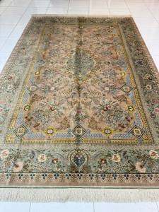 Qum Tawladi Rasoul Carpet: Luxurious Handmade Pure Silk Design